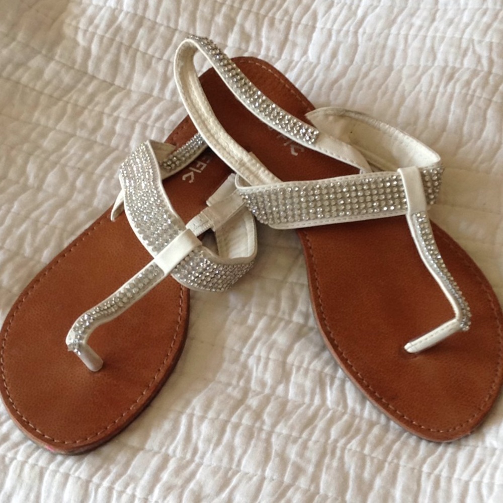 Women's traffic sandals sz 8 white with rhinestone